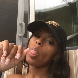 Meet your Posher, Zinayah